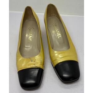 Vintage Chanel Beige Black Cap Toe Pumps Handmade Italy Size 39 US 9 READ